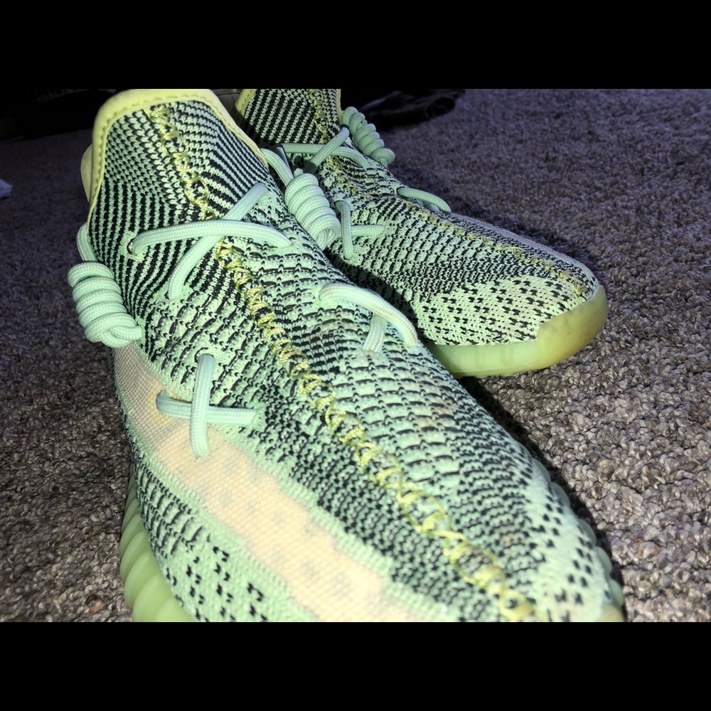 Yezzy 350s 🤍💚 - Picture 3 of 3